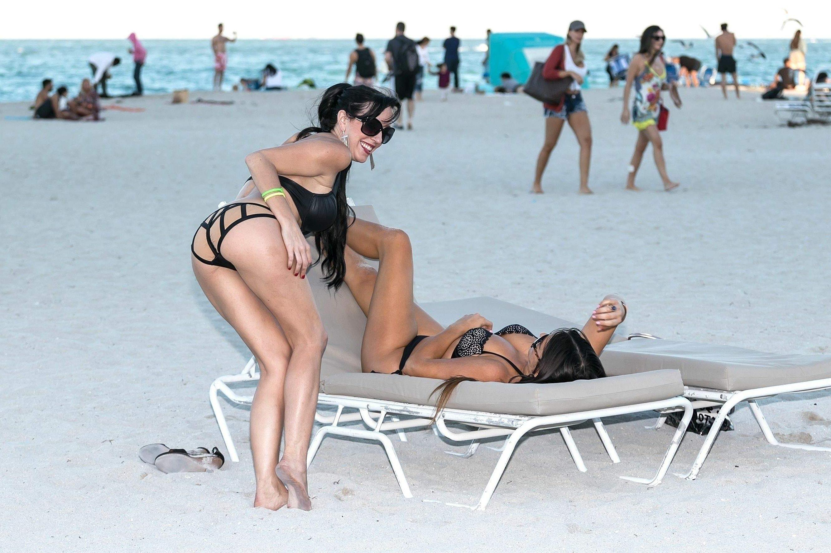 25P Claudia Romani and Bella Bond Sexy