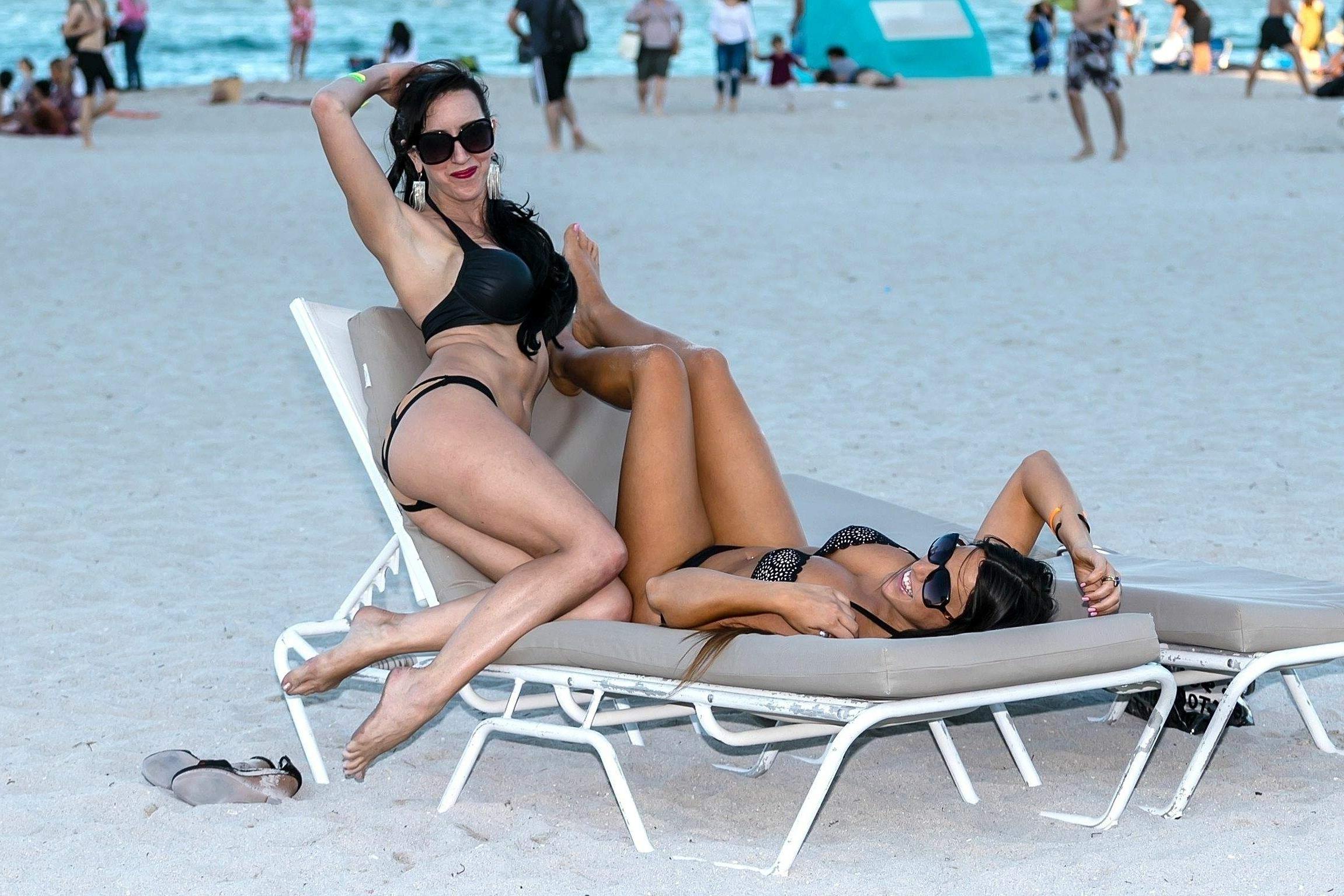 25P Claudia Romani and Bella Bond Sexy