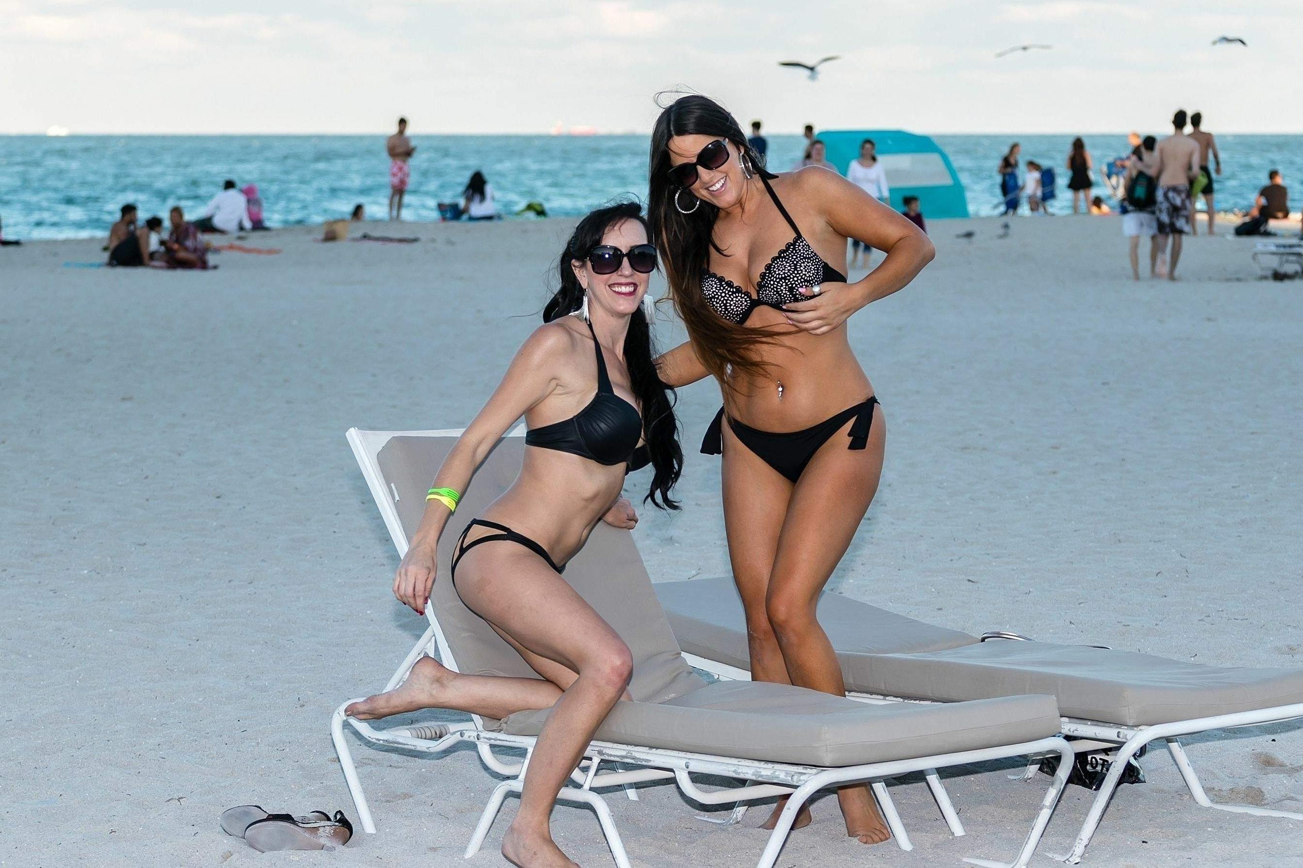 25P Claudia Romani and Bella Bond Sexy
