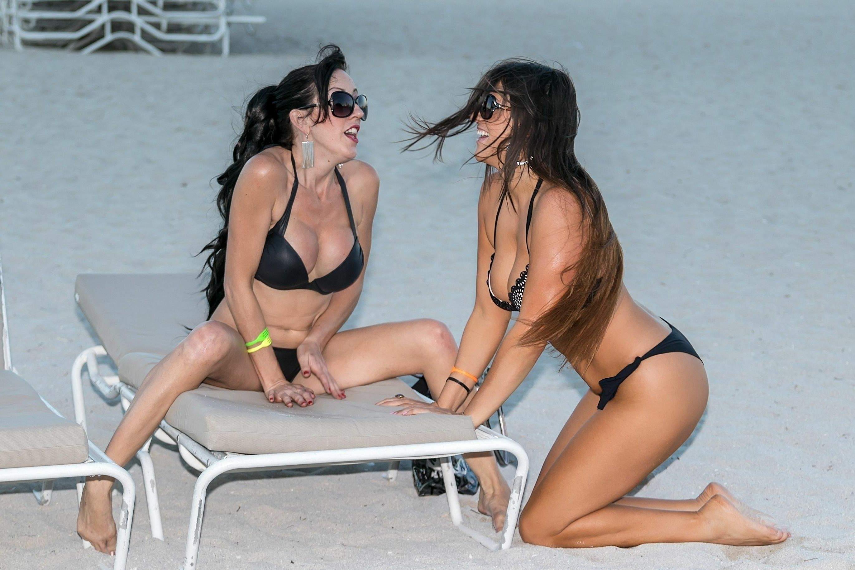 25P Claudia Romani and Bella Bond Sexy