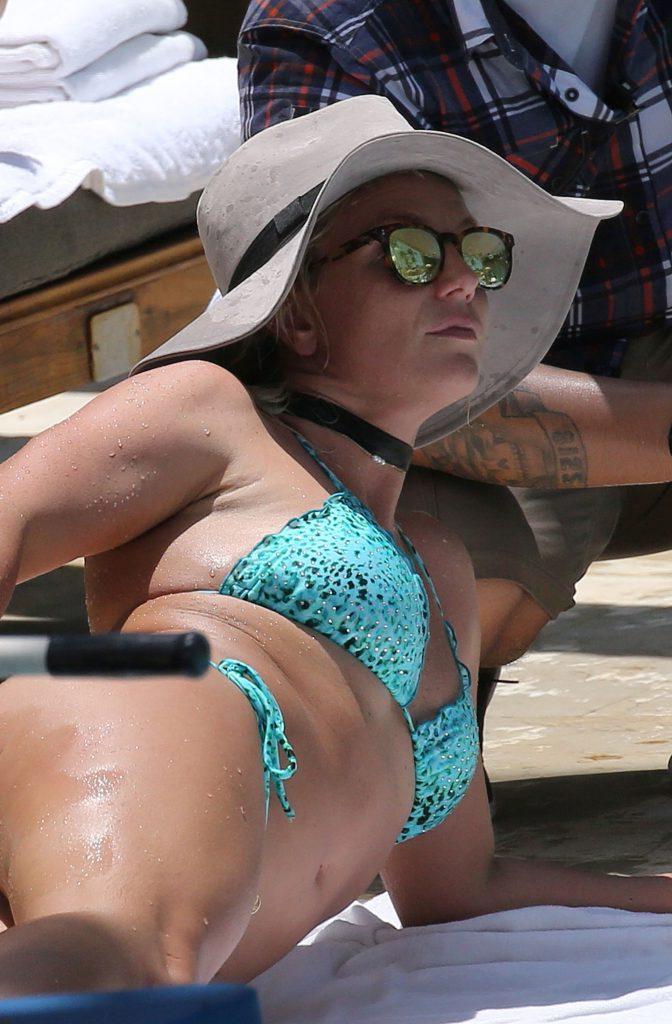25P Britney Spears Sexy
