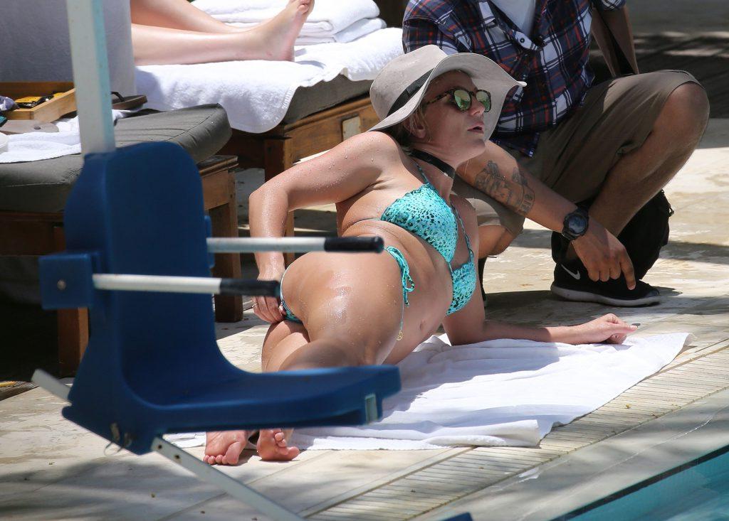25P Britney Spears Sexy