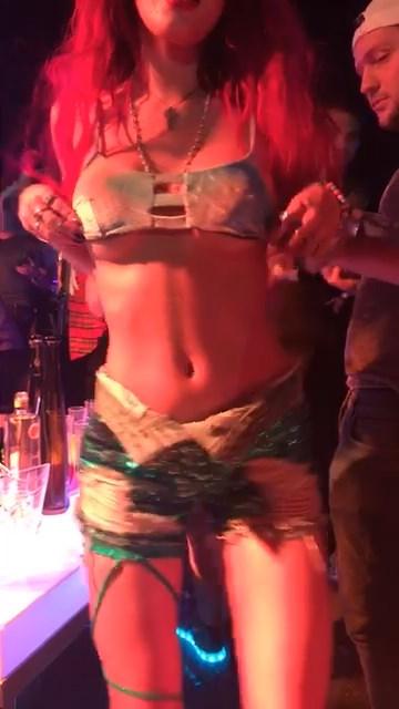 25P Dani Thorne & Bella Thorne Sexy