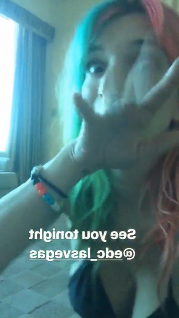 25P Dani Thorne & Bella Thorne Sexy