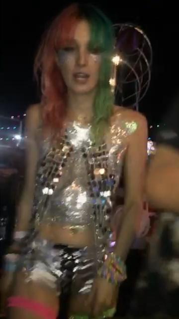 25P Dani Thorne & Bella Thorne Sexy