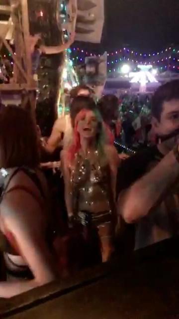 25P Dani Thorne & Bella Thorne Sexy