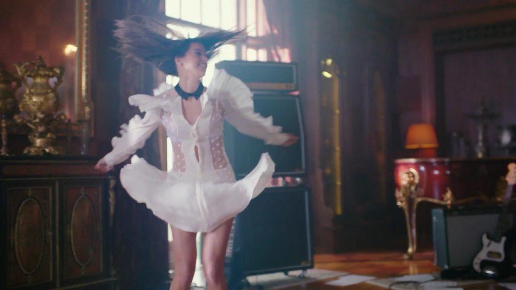 25P Hailee Steinfeld Sexy