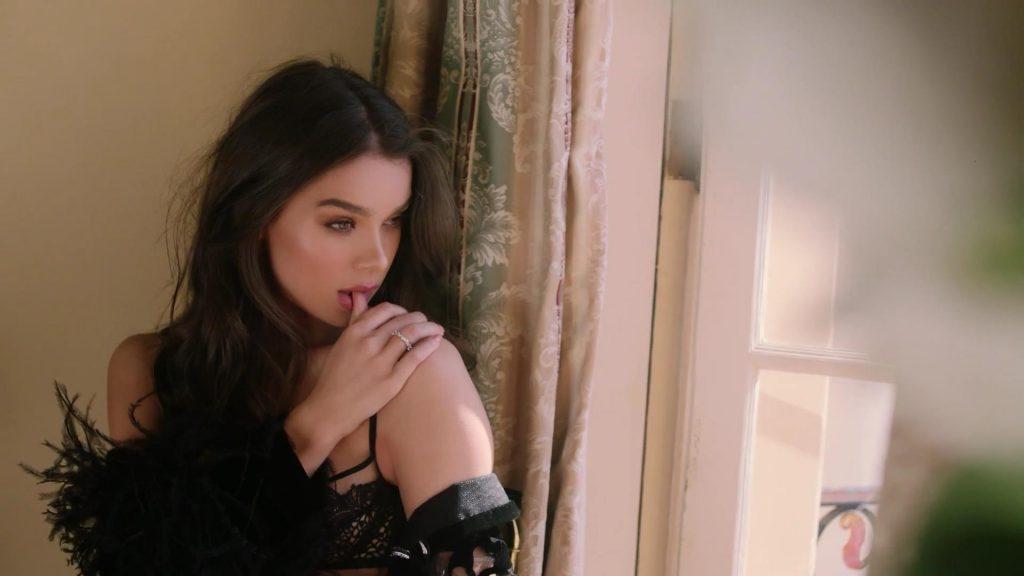 25P Hailee Steinfeld Sexy