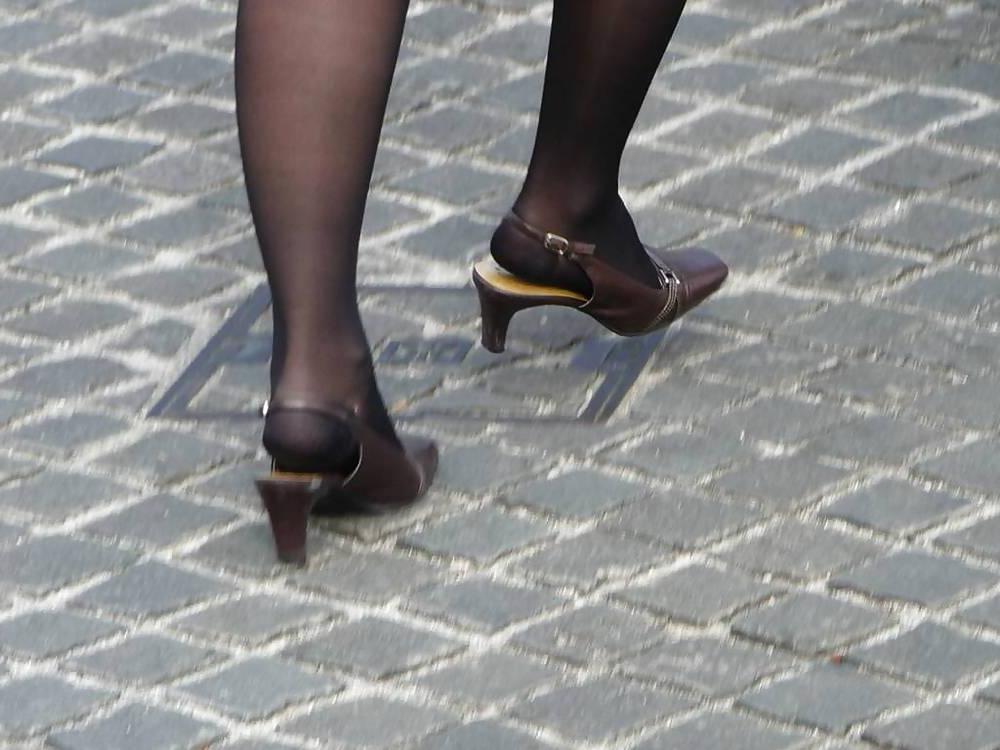 11P Japanese Candids - Feet on the Street 13
