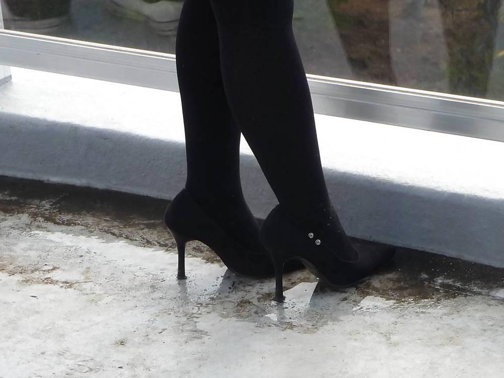 11P Japanese Candids - Feet on the Street 13