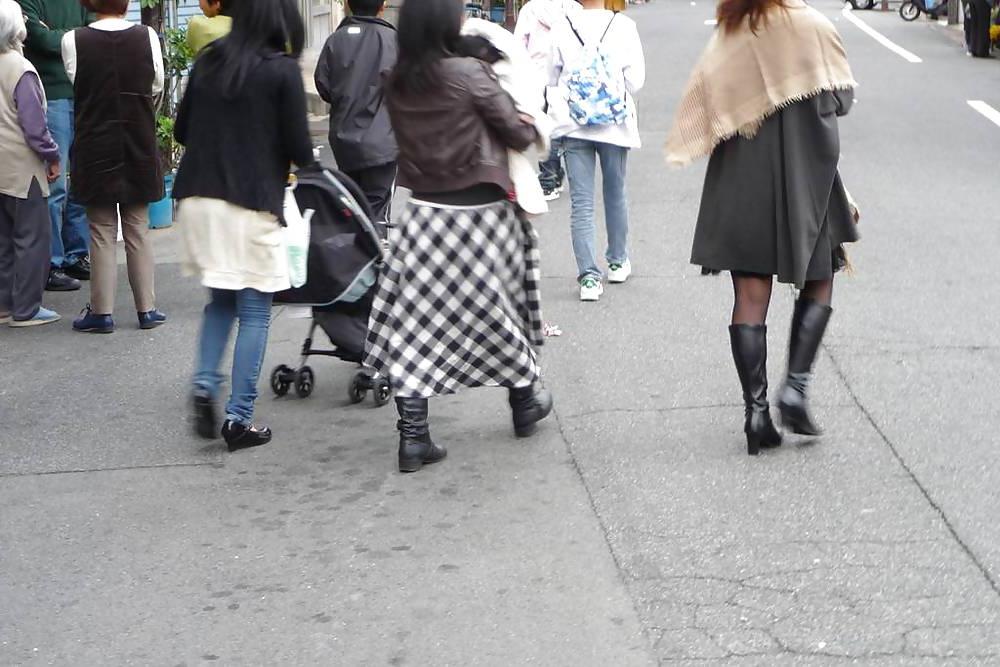 11P Japanese Candids - Feet on the Street 13