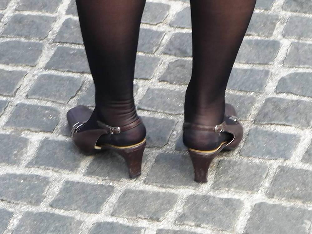 11P Japanese Candids - Feet on the Street 13
