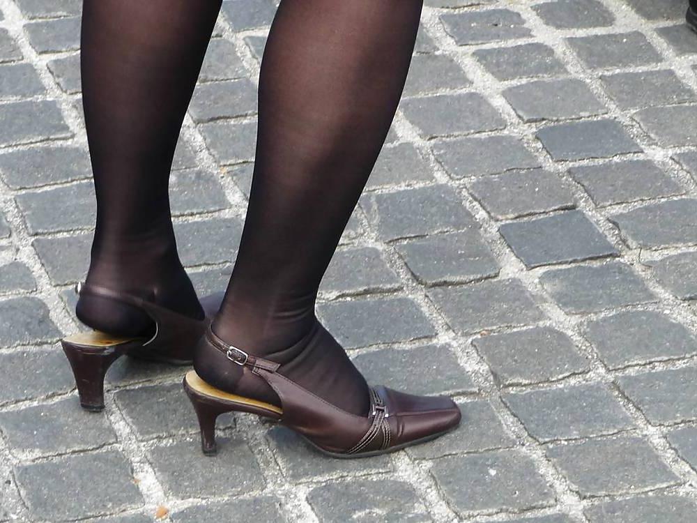 11P Japanese Candids - Feet on the Street 13