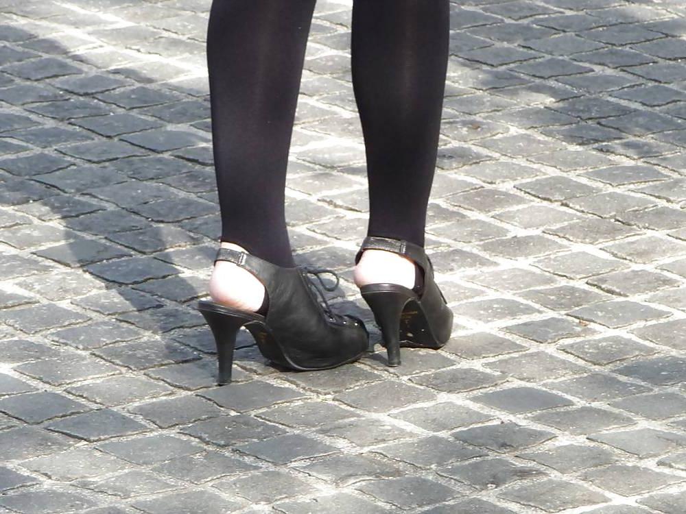11P Japanese Candids - Feet on the Street 13
