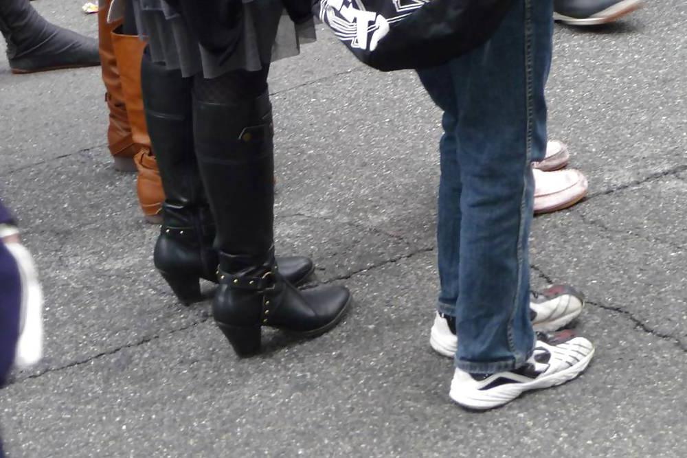 11P Japanese Candids - Feet on the Street 13