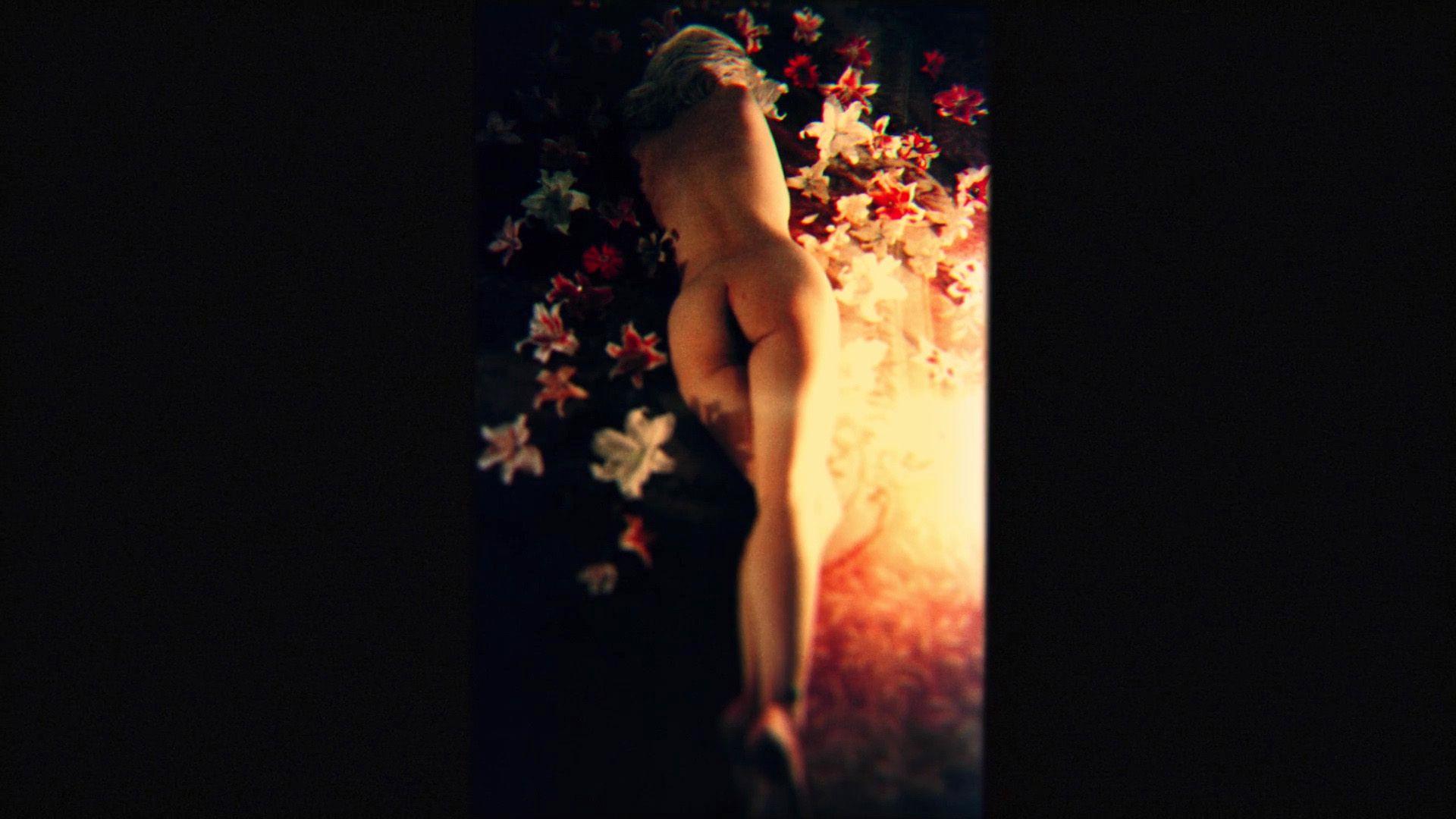 7P Nude Photos of Courtney Love