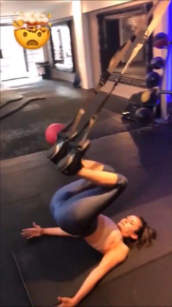 4P Nina Dobrev Cameltoe