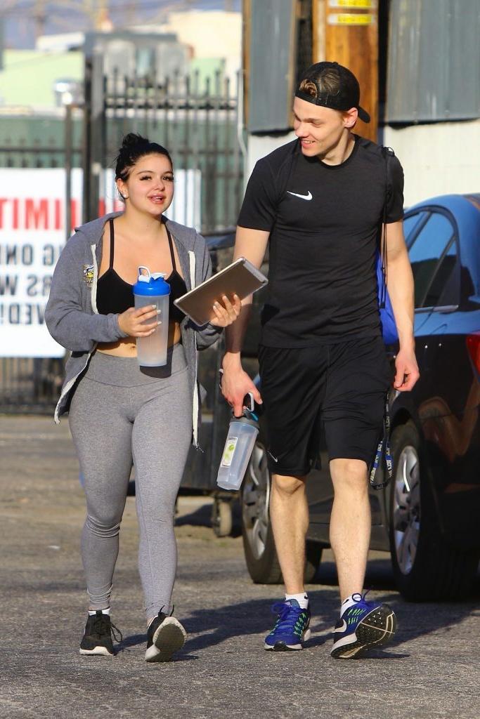 13P Ariel Winter Cameltoe
