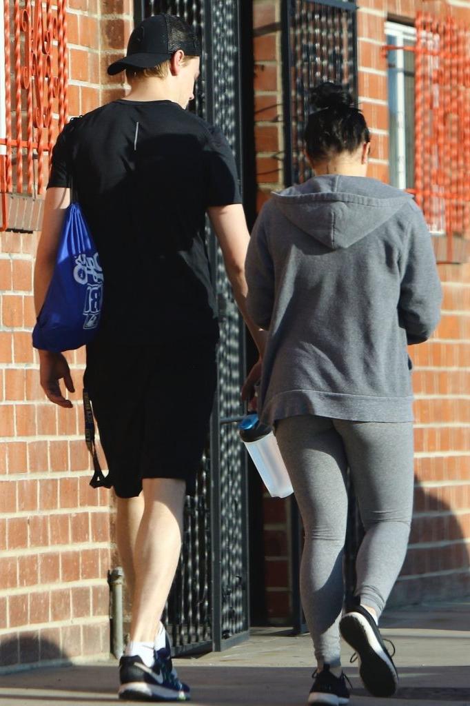 13P Ariel Winter Cameltoe