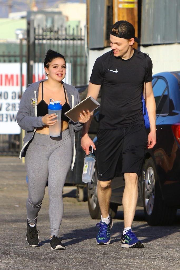 13P Ariel Winter Cameltoe