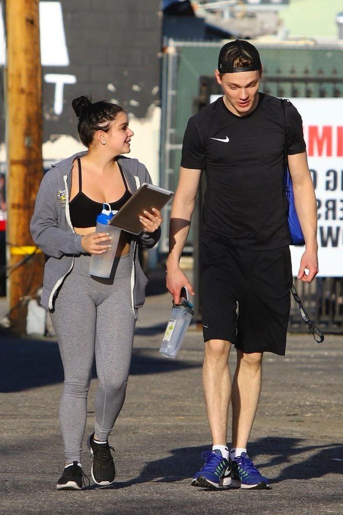 13P Ariel Winter Cameltoe
