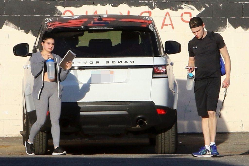 13P Ariel Winter Cameltoe
