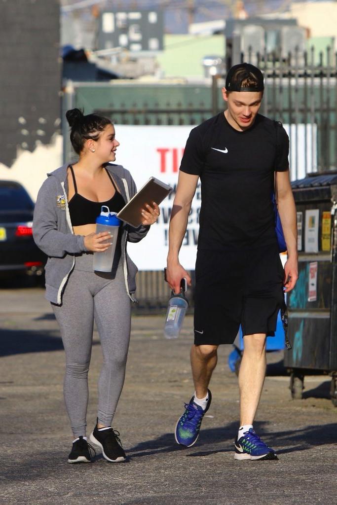 13P Ariel Winter Cameltoe
