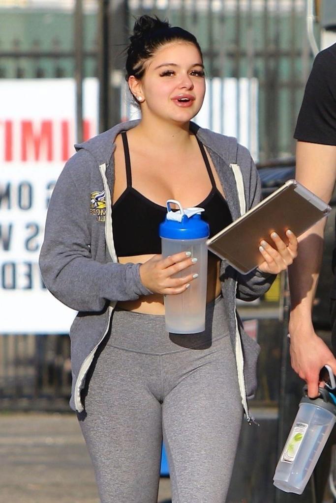 13P Ariel Winter Cameltoe
