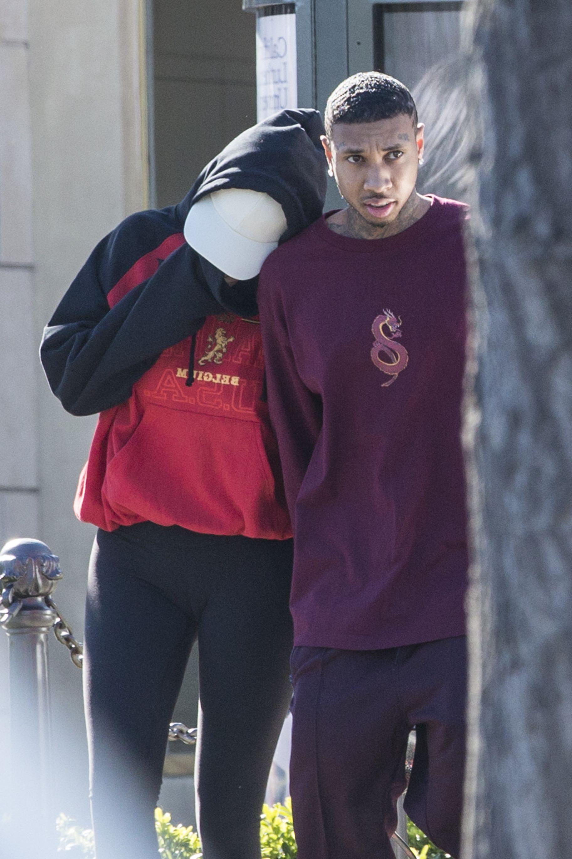 4P Kylie Jenner Cameltoe Photos