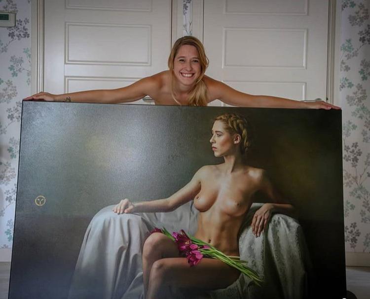 25P Stella (Dutch nudist)