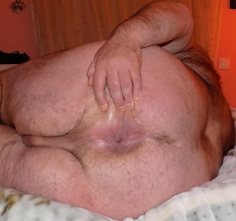 8P My pussy and my asshole want a big and hard cock to fuck me.