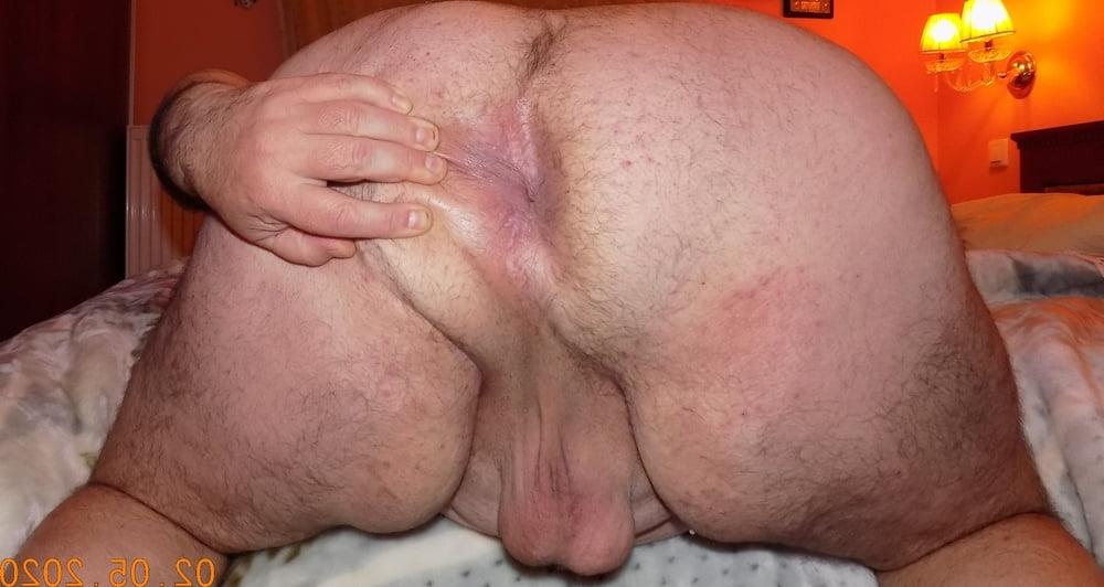 8P My pussy and my asshole want a big and hard cock to fuck me.