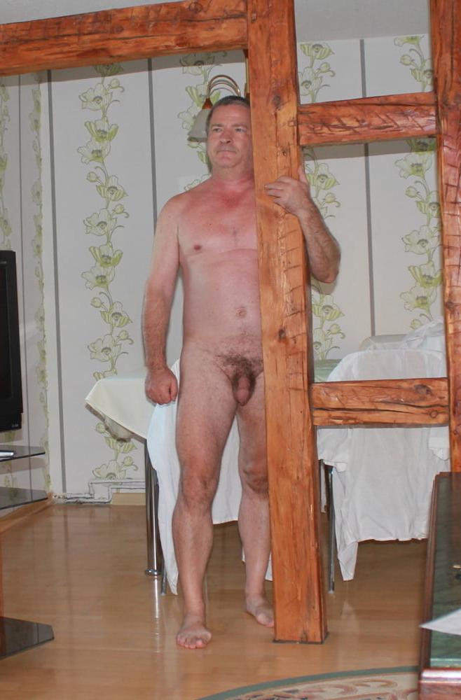 8P alone at home 19