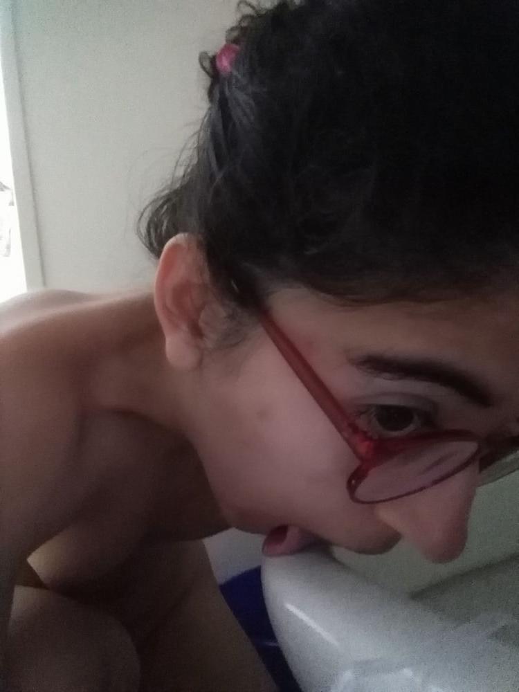 8P Tinny slut love drink piss