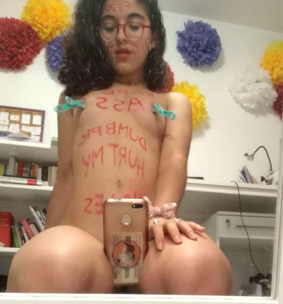 8P Tinny slut love drink piss