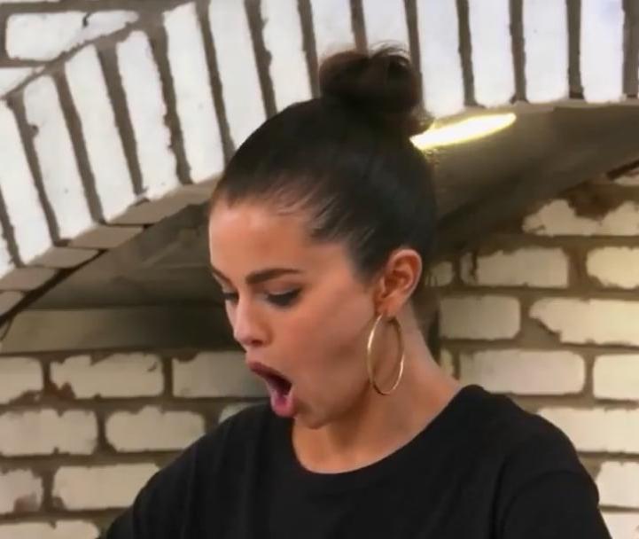 20P SELENA GOMEZ ... ORGASM BEHIND THE SCENES !!!