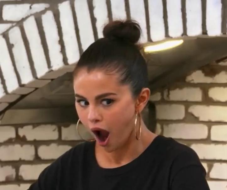 20P SELENA GOMEZ ... ORGASM BEHIND THE SCENES !!!
