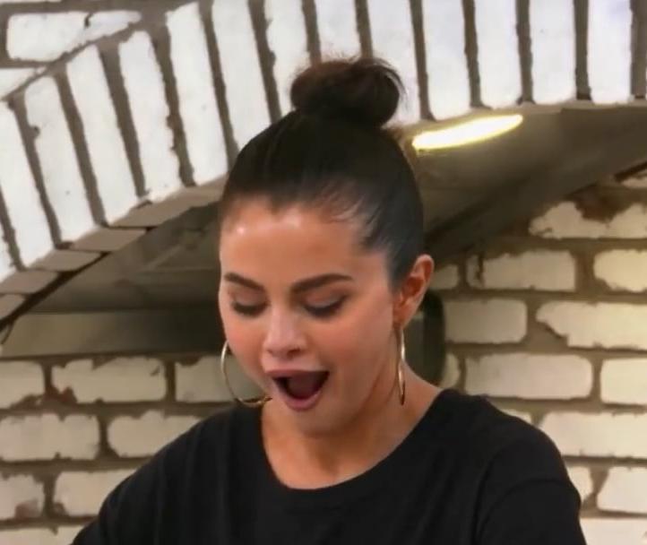 20P SELENA GOMEZ ... ORGASM BEHIND THE SCENES !!!
