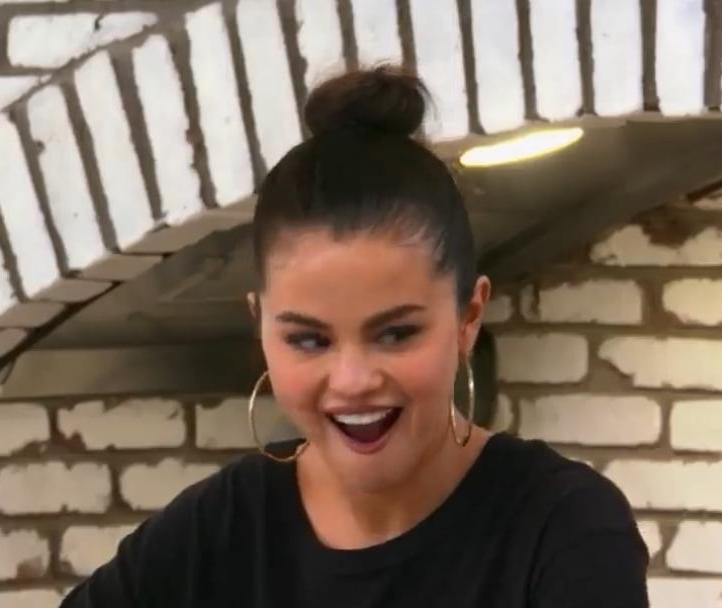 20P SELENA GOMEZ ... ORGASM BEHIND THE SCENES !!!