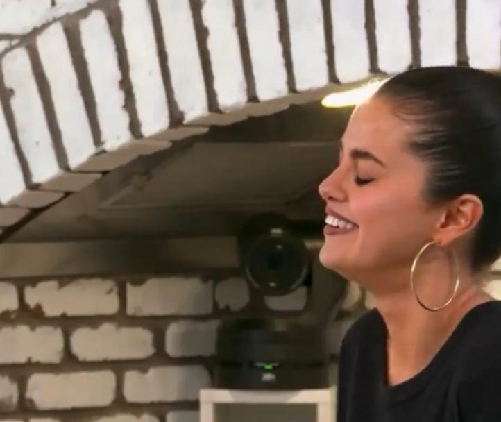 20P SELENA GOMEZ ... ORGASM BEHIND THE SCENES !!!