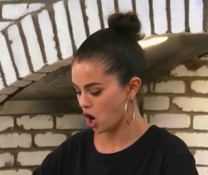 20P SELENA GOMEZ ... ORGASM BEHIND THE SCENES !!!