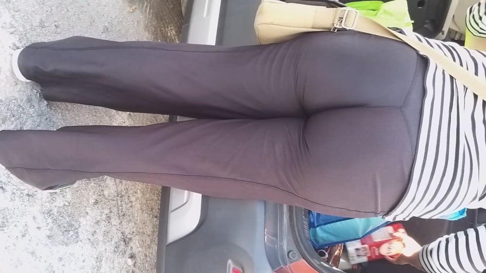 22P Cameltoe and nice body