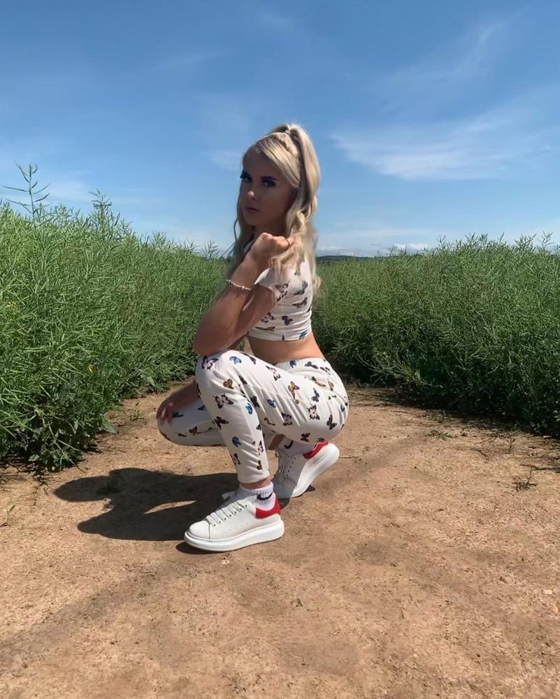 25P Blonde fuck pig Sade