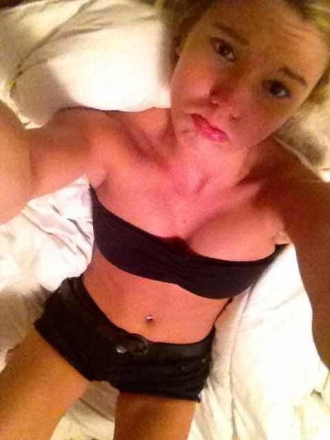 25P Hot Blonde College Babe Hidden Pics