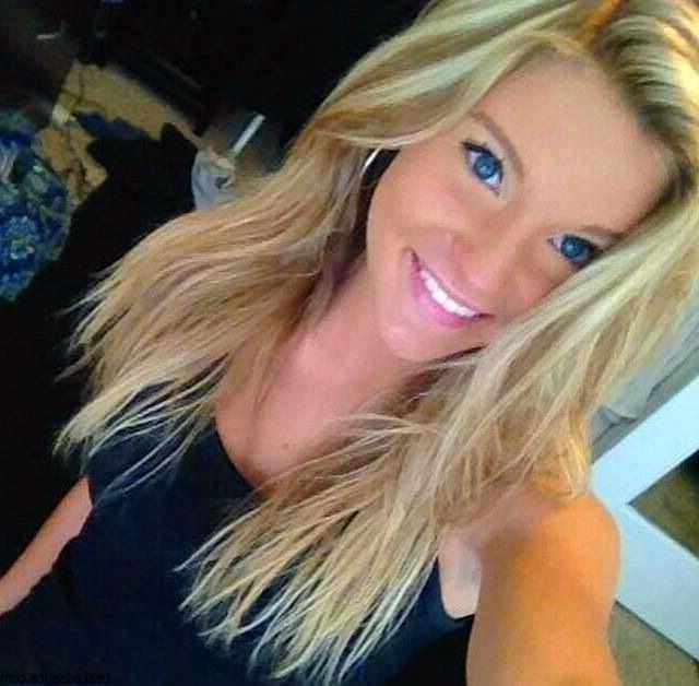 25P Hot Blonde College Babe Hidden Pics