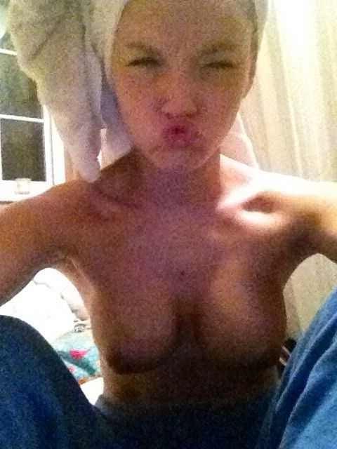 25P Hot Blonde College Babe Hidden Pics