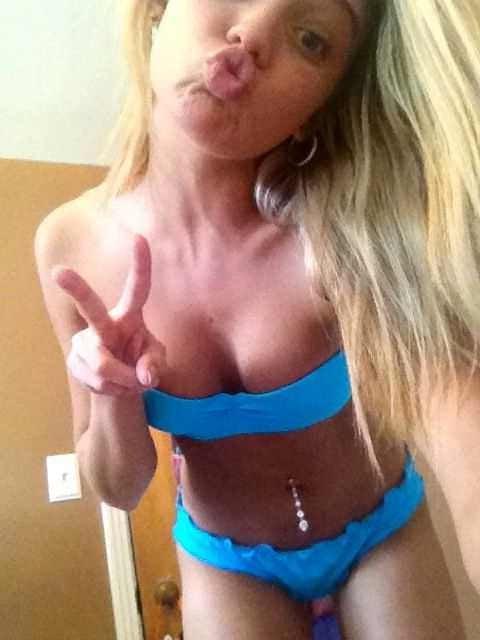 25P Hot Blonde College Babe Hidden Pics