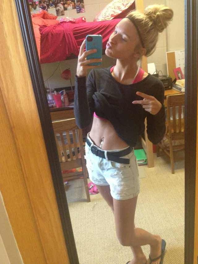 25P Hot Blonde College Babe Hidden Pics