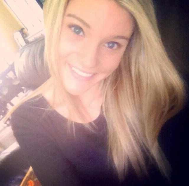 25P Hot Blonde College Babe Hidden Pics