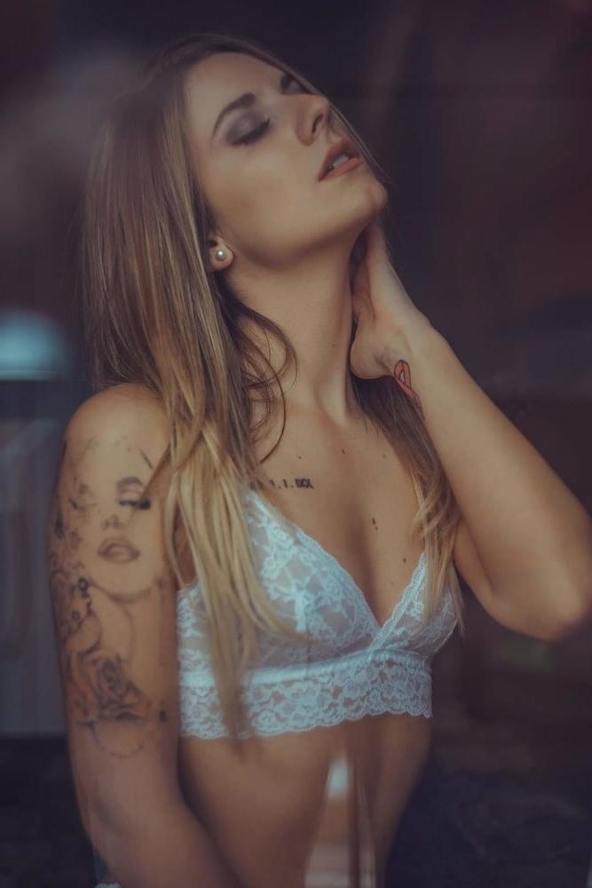 21P Canadian erotic full models-13